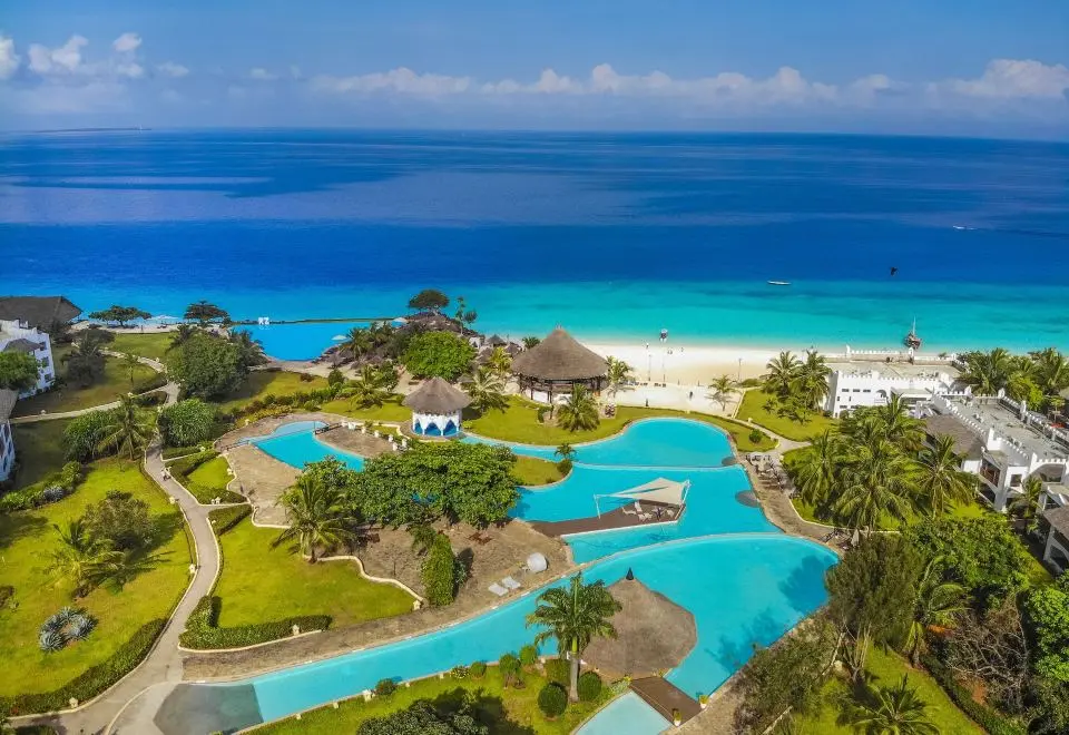 Resort de praia em Zanzibar usado como referência visual para famílias