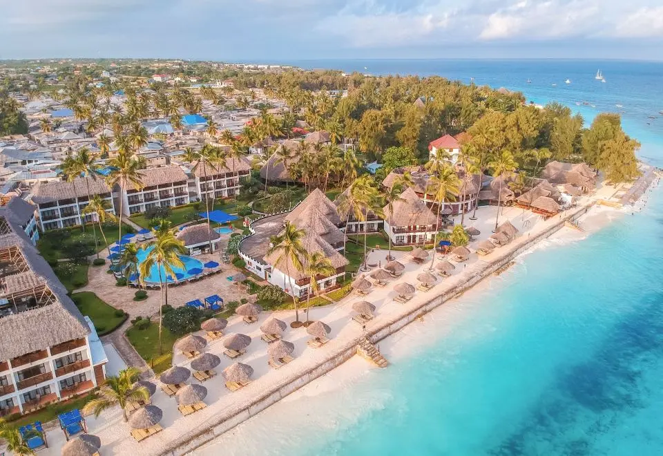 Resort de praia usado como imagem realista para viagem em família em Zanzibar